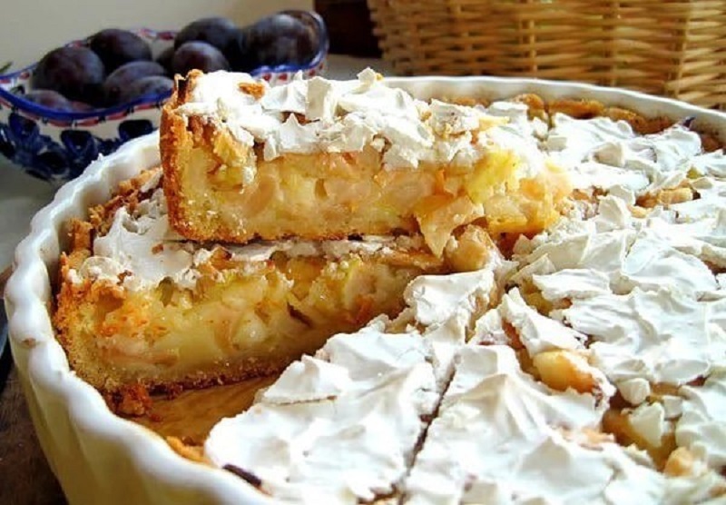 Идеальный пирог — ни убавить ни прибавить! Сочные яблоки и нежный сметанный крем.