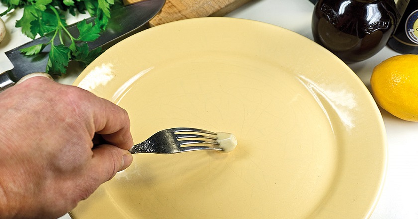 Зачем натирать тарелку чесноком: хитрость, о которой все забыли. И еще 22 полезных лайфхака, которые следует знать каждой хозяйке.