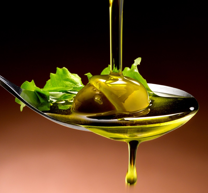 Оливковое масло сохранит красоту: многие дамы пьют натощак, и вот что с ними происходит